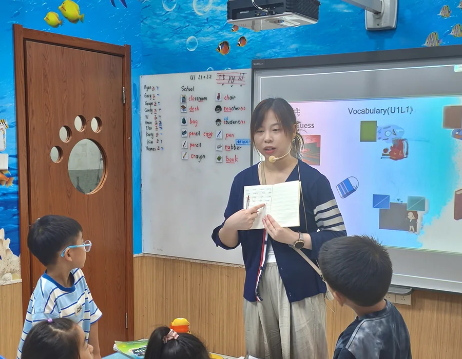 老师组织课堂展示